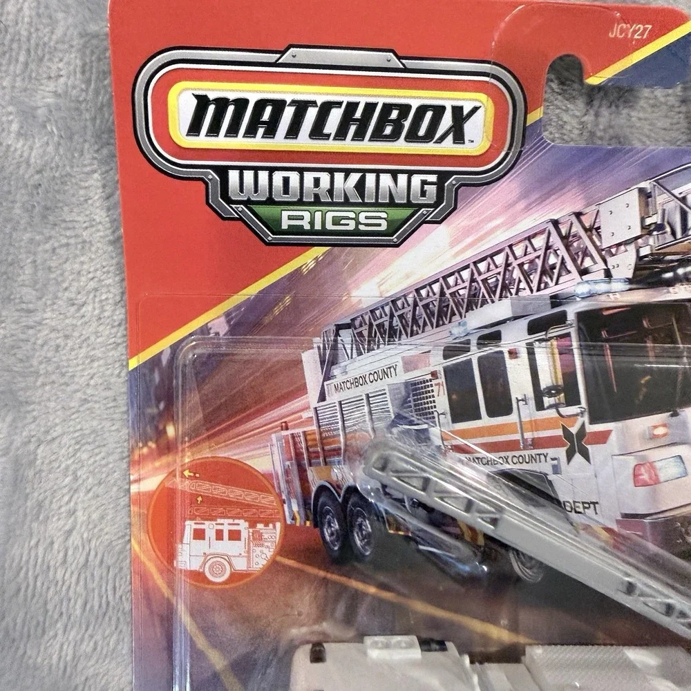 Matchbox Working Rigs Pierce Quantum Aerial Ladder Fire Truck 14/16 Diecast 1:64